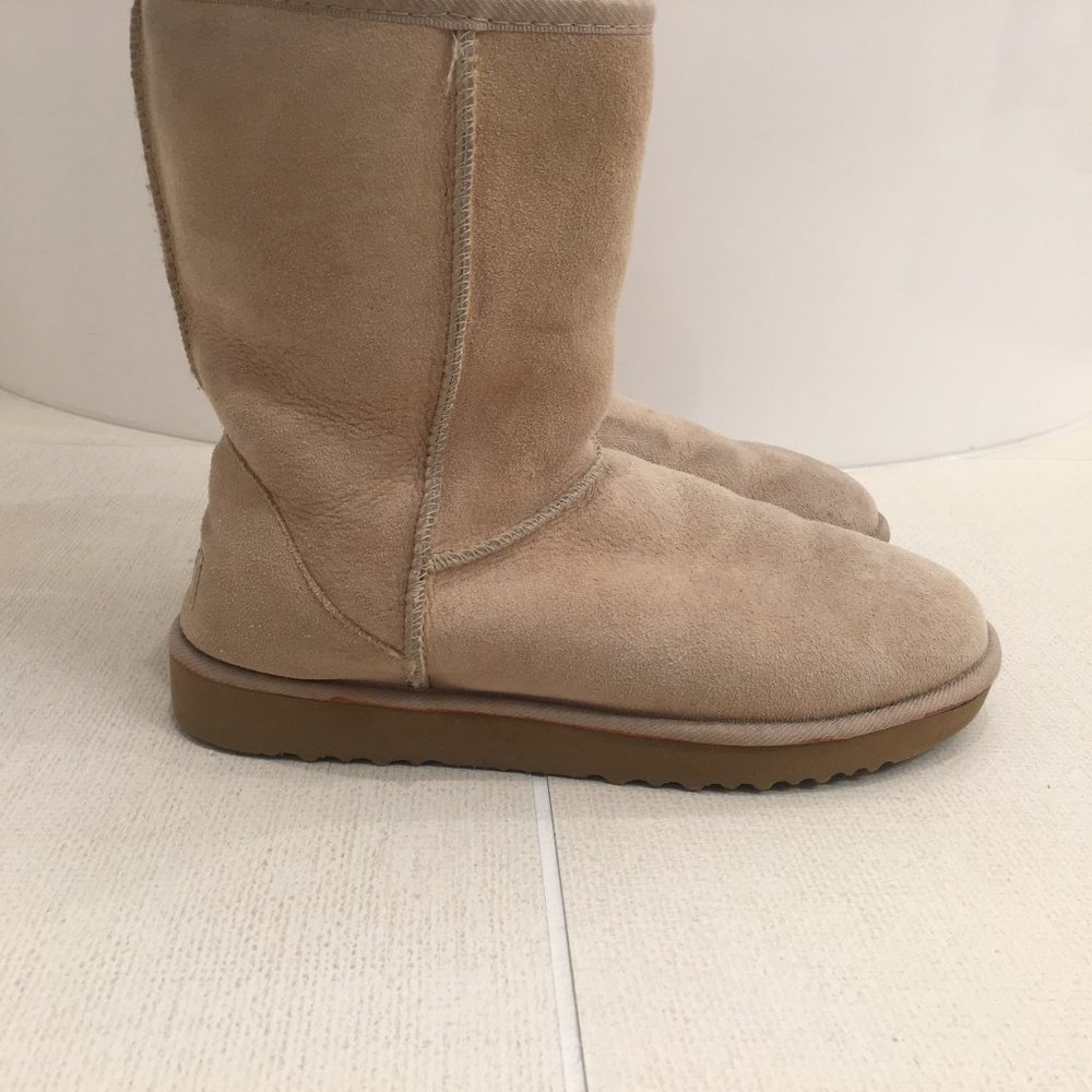 ****SOLD***Ugg Australia in excellent condition.